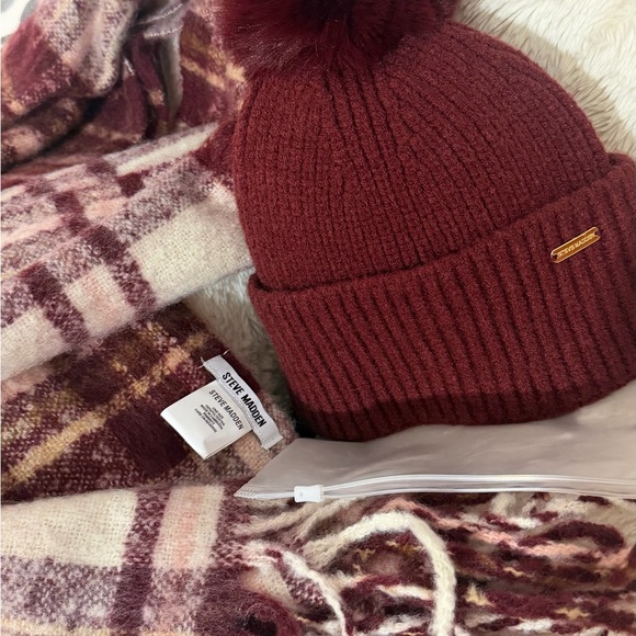 Steve Madden Burgundy Knit Beanie and Plaid Scarf Set🍒✨ - Picture 3 of 8